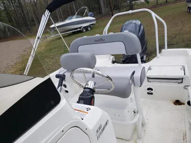 2021 NauticStar 231 Hybrid