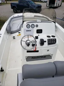 2021 NauticStar 231 Hybrid