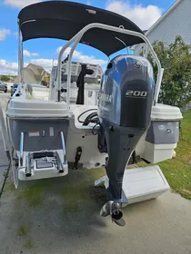 2021 NauticStar 231 Hybrid