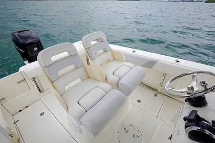 2015 Boston Whaler 220 Outrage