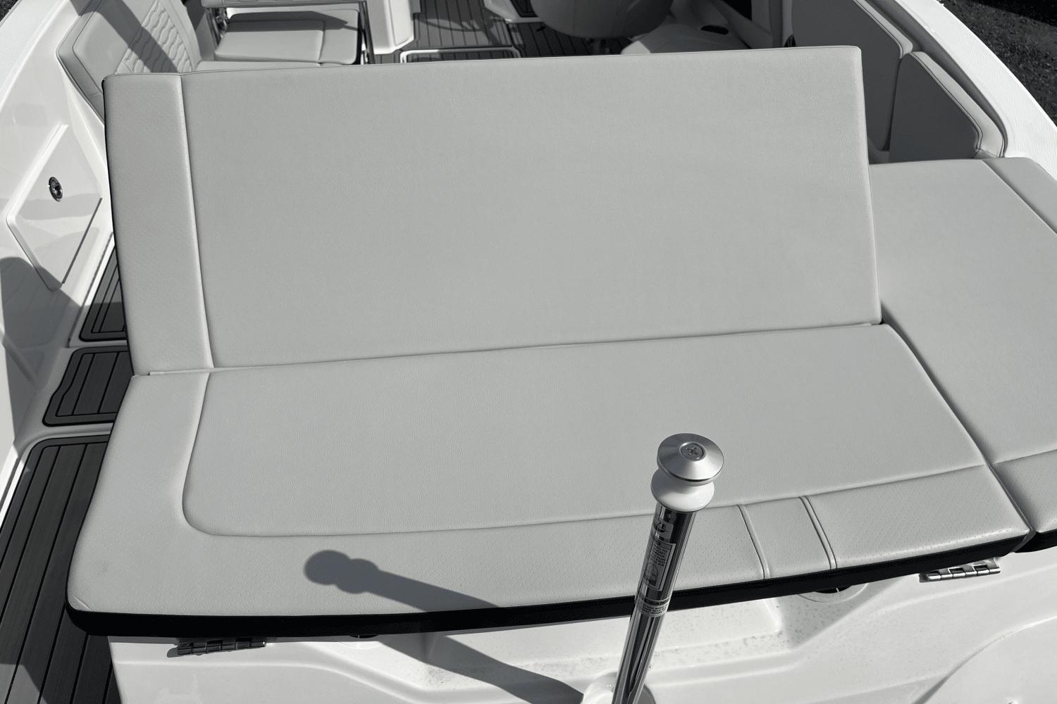 2024 Sea Ray SPX 230 Outboard
