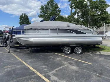 2023 Bennington 22 LSB / TRITOON