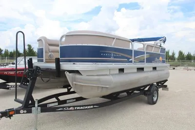 2014 Sun Tracker Party Barge 18 DLX