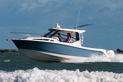 2023 Boston Whaler 325 Conquest