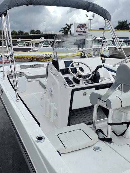 2022 Yamaha Boats 190 FSH® DELUXE