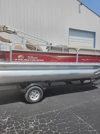 2023 Sun Tracker Party Barge 18 DLX