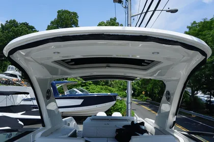 2024 Sea Ray 310 SLX Outboard