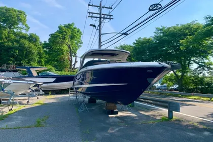 2024 Sea Ray 310 SLX Outboard