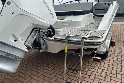 2024 Sea Ray SPX 210 Outboard