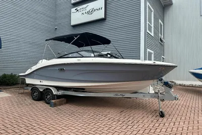 2024 Sea Ray SPX 210 Outboard