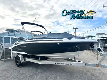 2023 Hurricane SunDeck Sport 205 OB