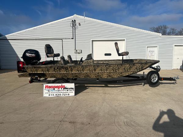 Center console jon boat - 1870 PREDATOR - Lund - side console / sport- fishing / aluminum