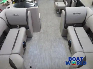 2024 Bentley Pontoons Legacy 220 Navigator Quad Lounge Pontoon & Honda 4