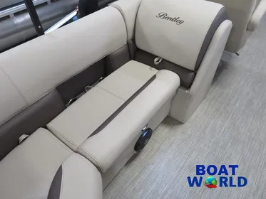 2024 Bentley Pontoons Legacy 220 Navigator Quad Lounge Pontoon & Honda 4