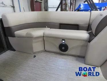 2024 Bentley Pontoons Legacy 220 Navigator Quad Lounge Pontoon & Honda 4