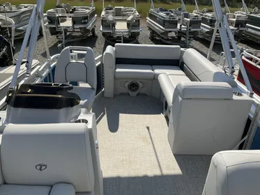 2024 Tahoe Pontoon Boats STX Cruise - 19 FT