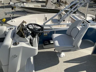 2024 Tahoe Pontoon Boats STX Cruise - 19 FT