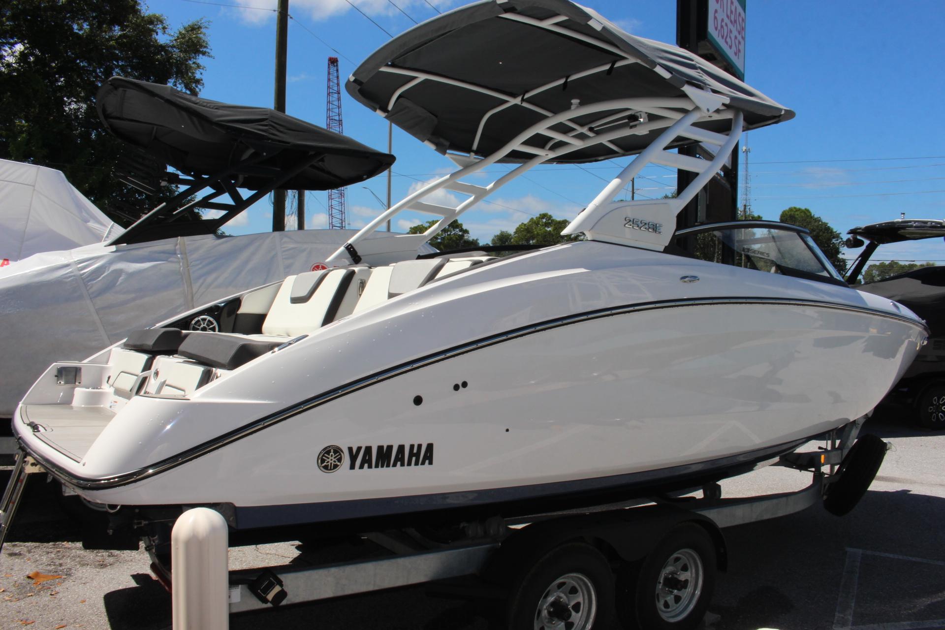 2023 Yamaha Boats 252SE