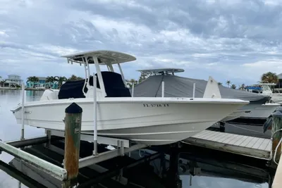 2022 Boston Whaler 220 Dauntless