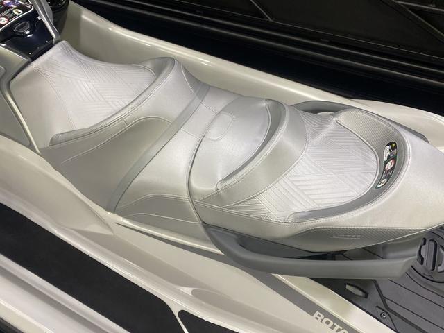 2024 Sea-Doo Waverunner GTX™ Limited 300 White Pearl Premium