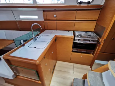 2018 Jeanneau Sun Odyssey 389