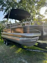 2023 Sun Tracker Fishin' Barge 20 DLX