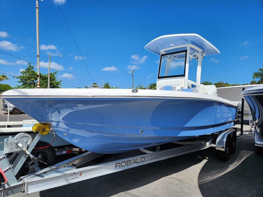 New 2023 Robalo 246 Cayman, 33168 North Miami - Boat Trader