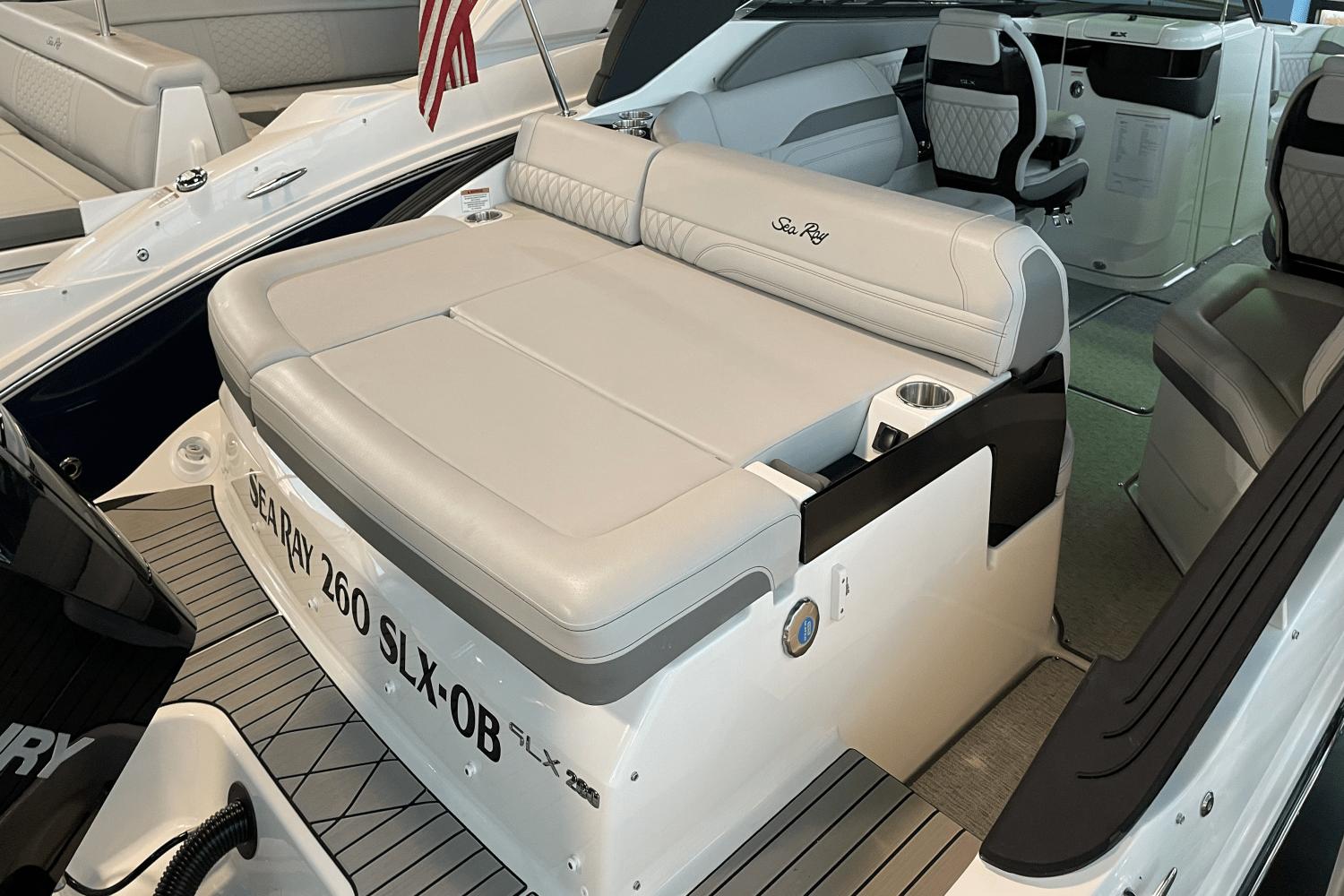 2024 Sea Ray SLX 260 Outboard