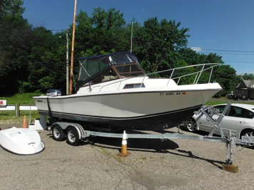 1988 Mako 220