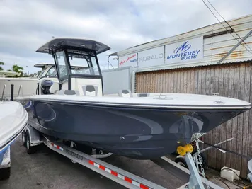 2023 Robalo 266 Cayman