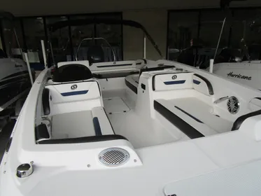 2023 Hurricane SunDeck Sport 205 OB