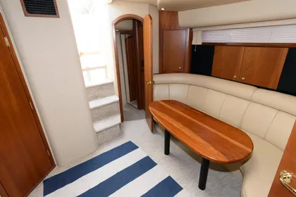 2003 Cruisers Yachts 3870 Express