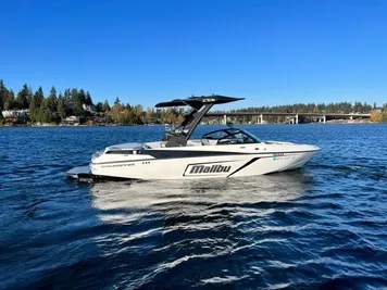 2022 Malibu 22 LSV