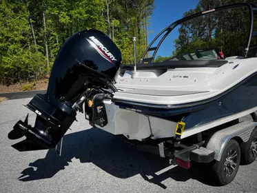 2024 Sea Ray SPX 190 Outboard