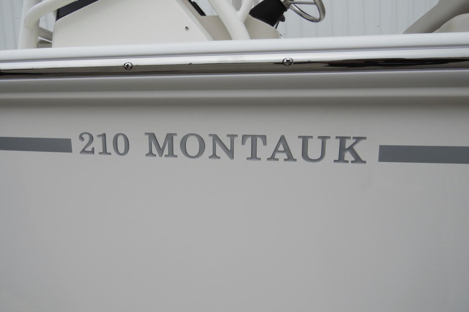 2024 Boston Whaler 210 Montauk