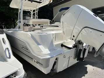 2024 Boston Whaler 230 Outrage