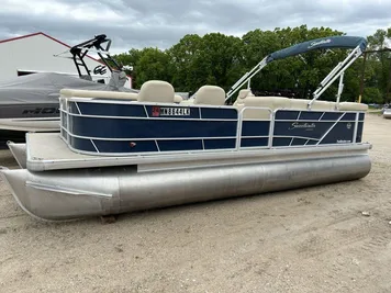 2016 Godfrey 2286 90HP SEA LEGS