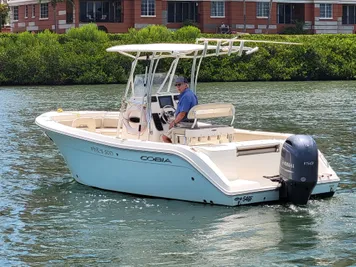 2018 Cobia 220