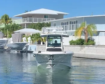 2021 Boston Whaler 330 Outrage