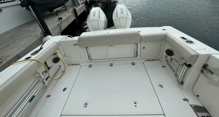 2021 Boston Whaler 330 Outrage