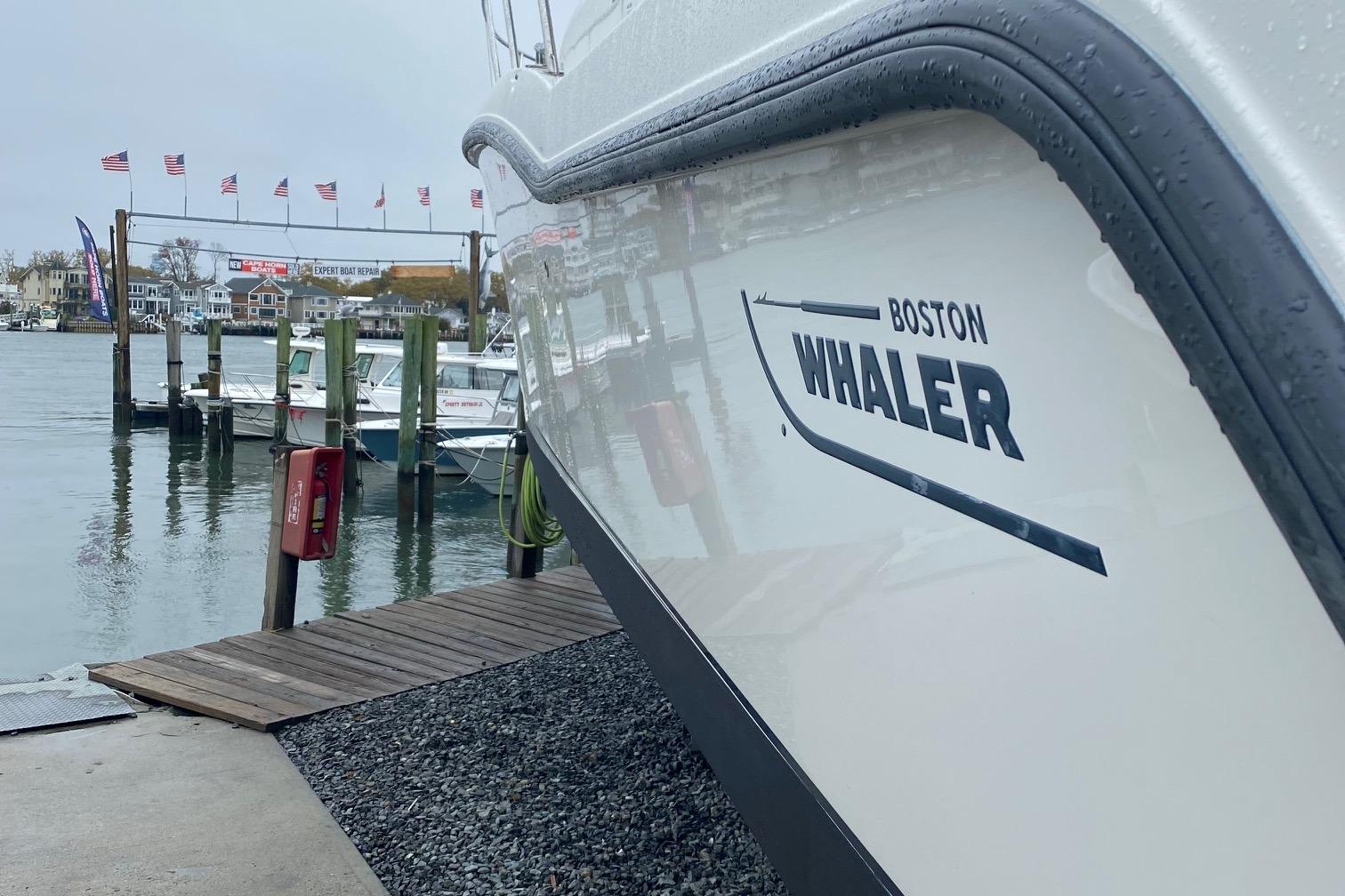 2014 Boston Whaler 315 Conquest
