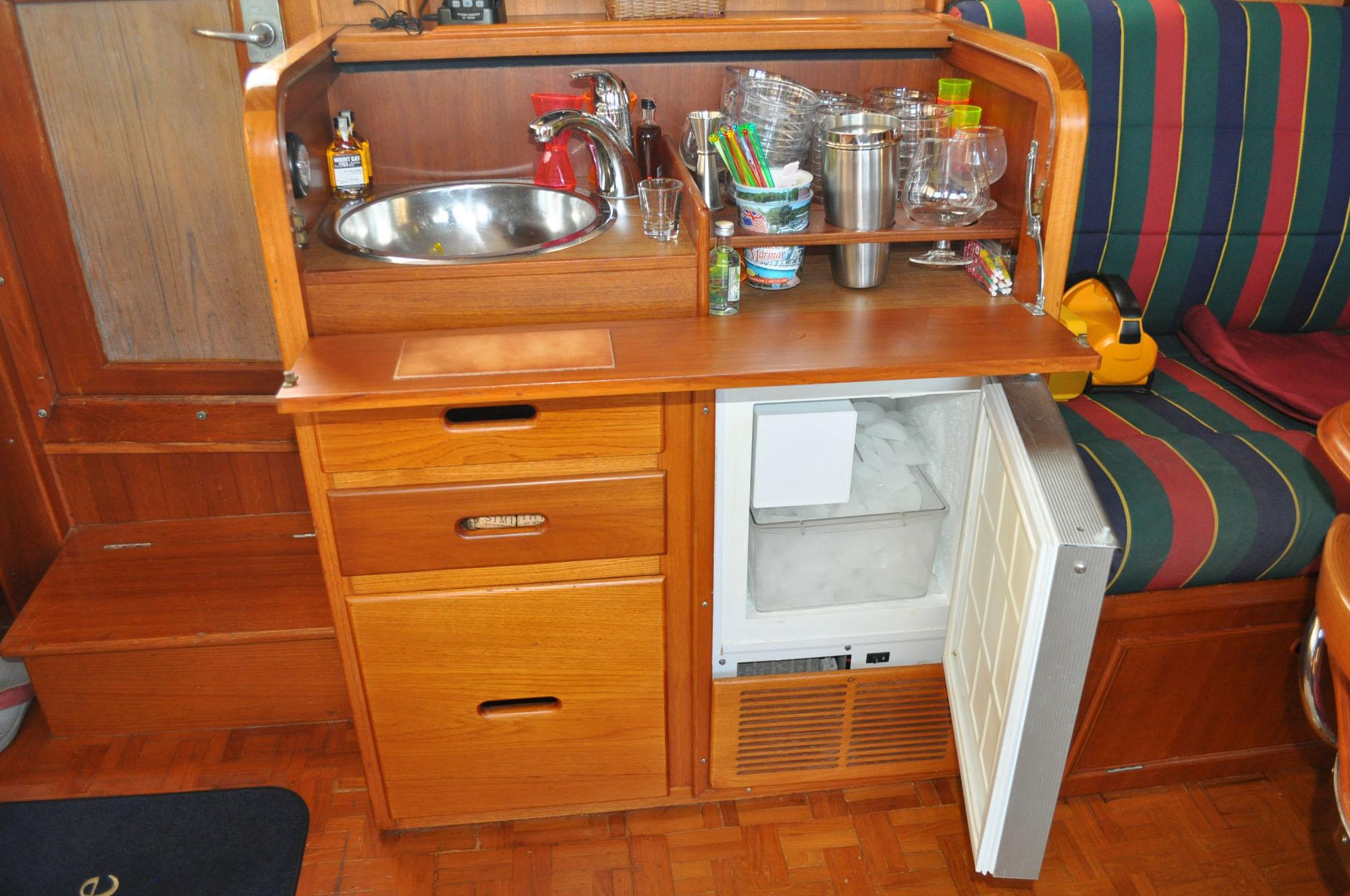 Salon Bar Cabinet with Drawer Storage and Ice Maker