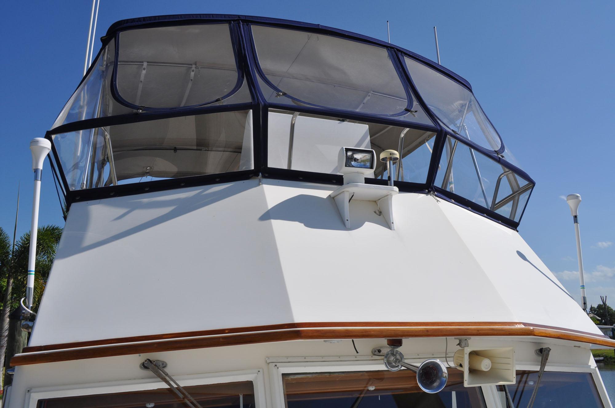 Flybridge with 4-Sided Enclosure