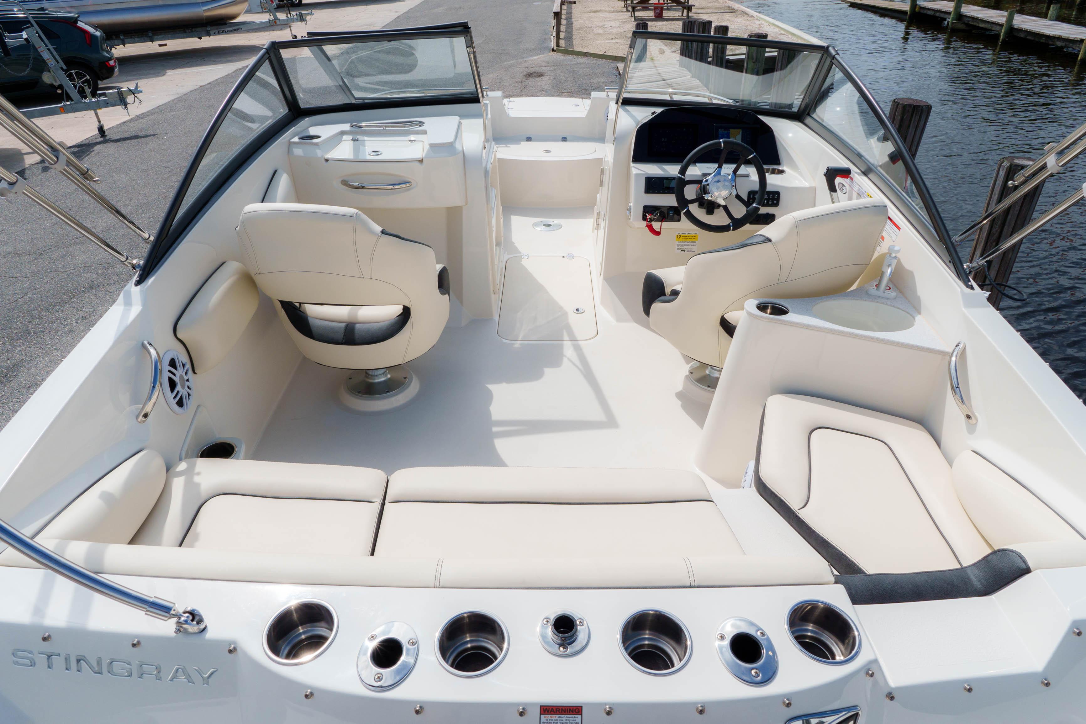 2024 STINGRAY 201DC WITH YAMAHA F150XB OYSTER - 7 Rivers Marine, LLC