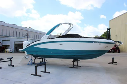 2023 Sea Ray SDX 270 Outboard