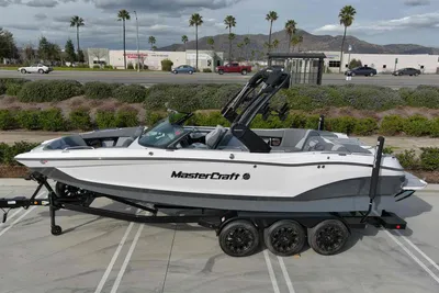 2023 MasterCraft X24