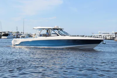 2022 Boston Whaler 380 Realm