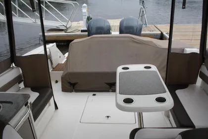 2020 Robalo R317 Dual Console