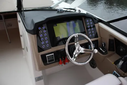 2020 Robalo R317 Dual Console