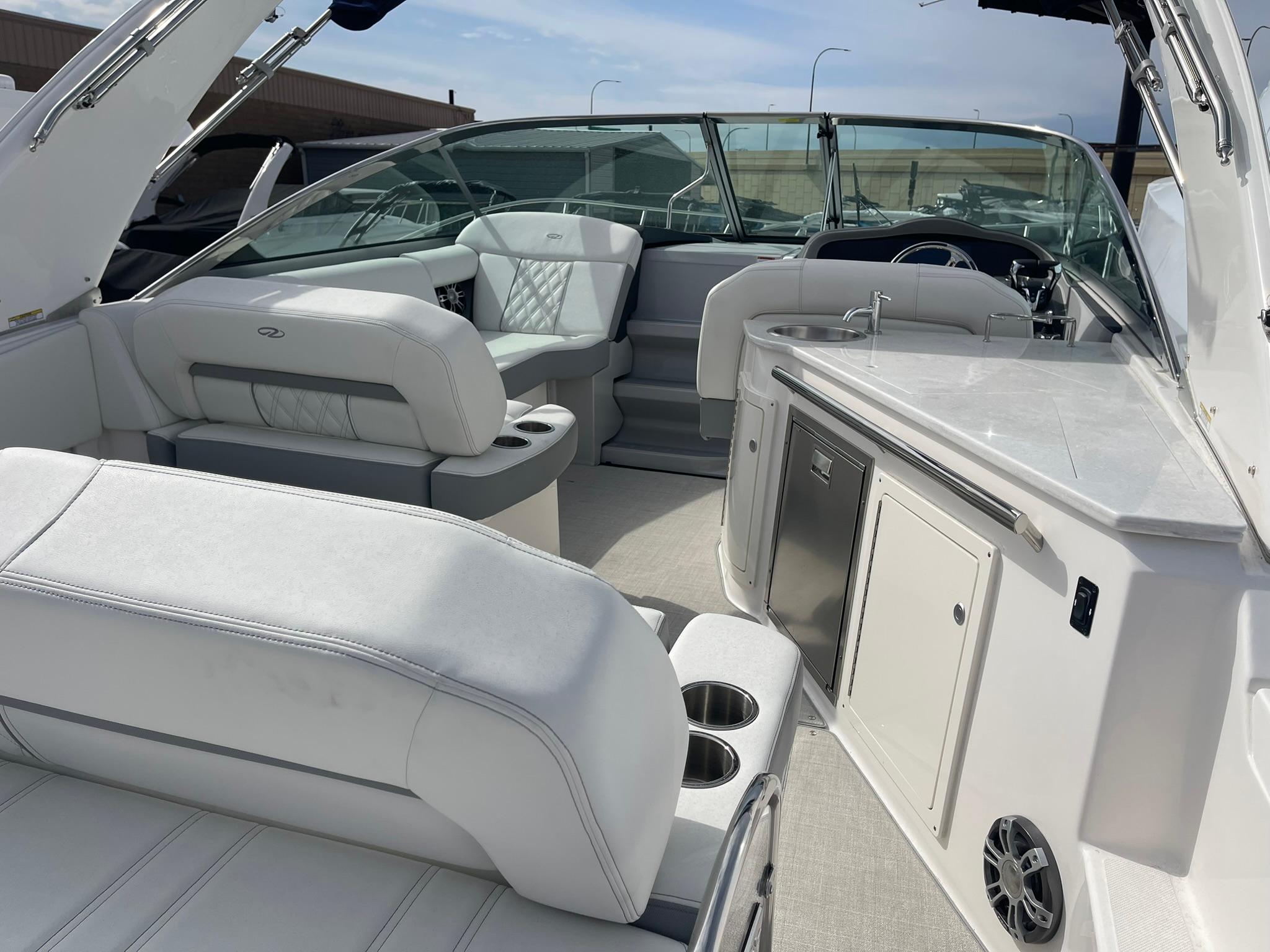 New 2024 Regal 33 Xo, 32805 Orlando - Boat Trader